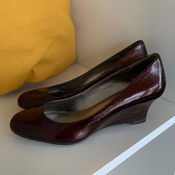 Marc Fisher - brown patent-style wedges, size 8, 2” heel, good used condition - Picture 3 of 11